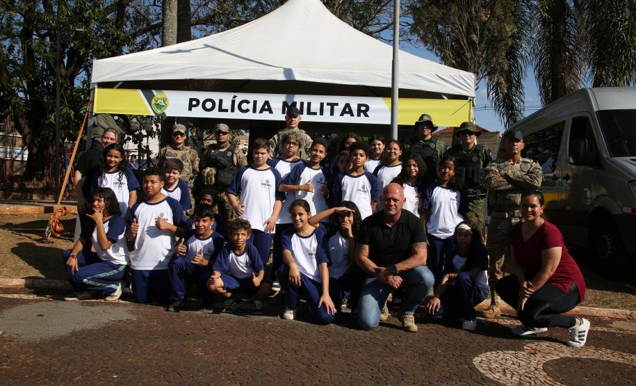A Polícia Militar participa de maneira estratégica, empregando seu efetivo e unidades especializadas