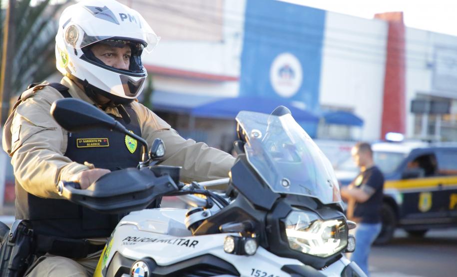 A Polícia Militar participa de maneira estratégica, empregando seu efetivo e unidades especializadas