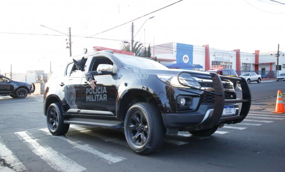 A Polícia Militar participa de maneira estratégica, empregando seu efetivo e unidades especializadas