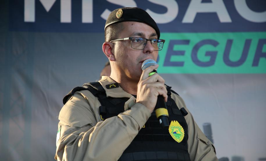 A Polícia Militar participa de maneira estratégica, mobilizando efetivo local e unidades especializadas