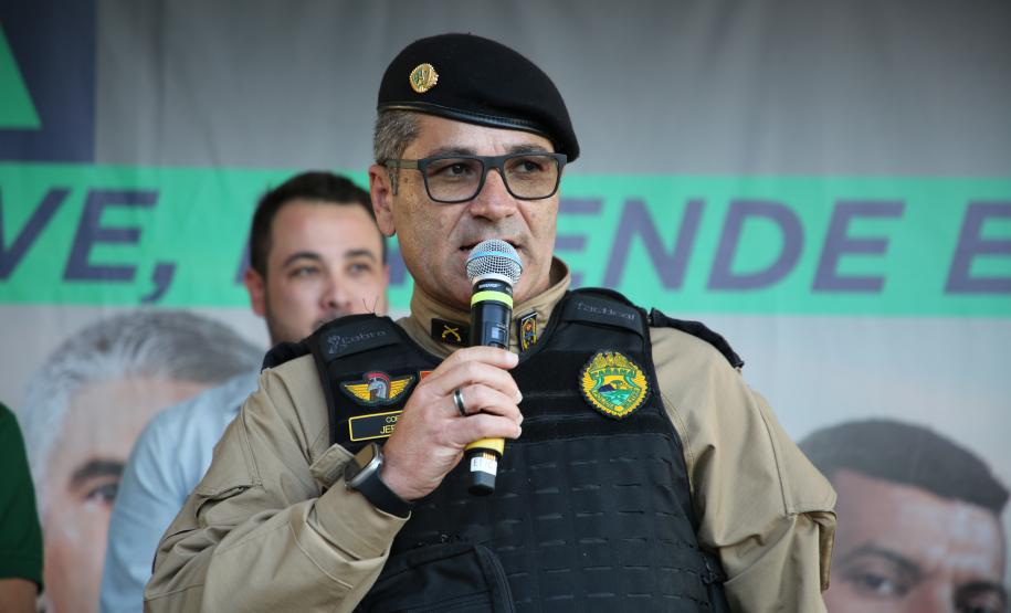 A Polícia Militar participa de maneira estratégica, mobilizando efetivo local e unidades especializadas