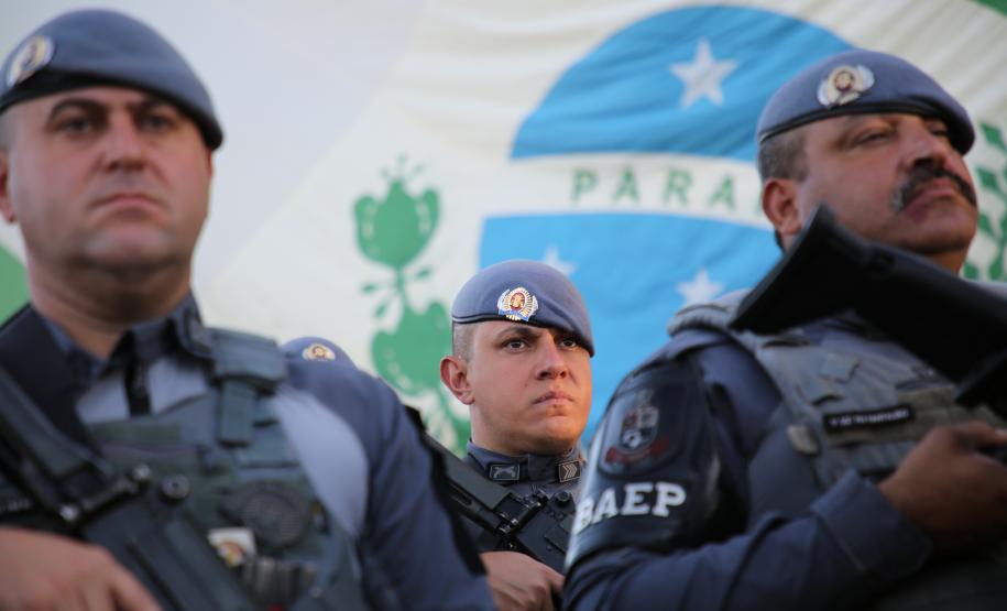 A Polícia Militar participa de maneira estratégica, mobilizando efetivo local e unidades especializadas