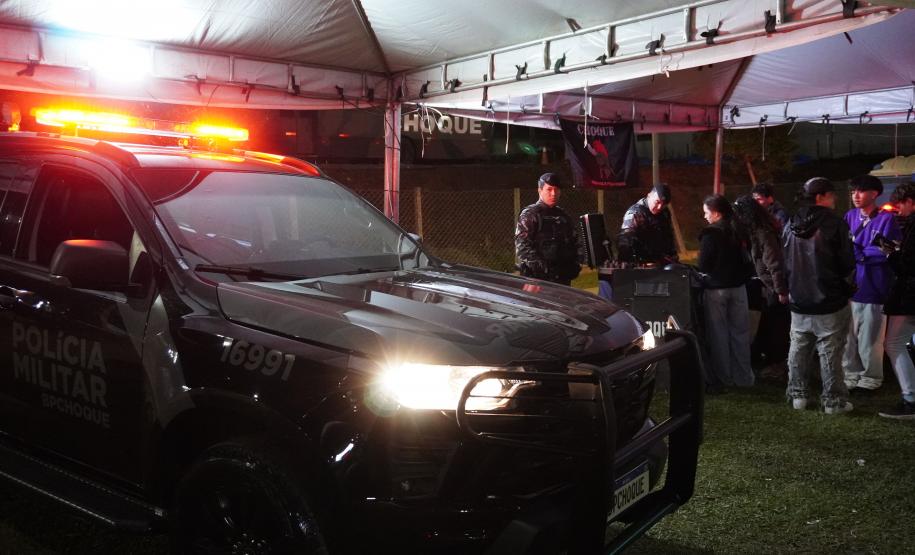 A Polícia Militar do Paraná também participa ativamente da feira, garantindo a segurança de todos os visitantes e mantendo um estande de exposição