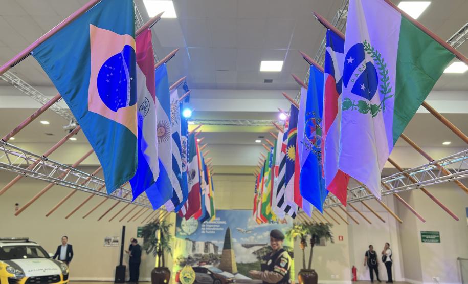 Neste ano, o evento conta com a participação de policiais e representantes de 20 estados brasileiros, do Distrito Federal, de 14 países e da Organização dos Estados Americanos (OEA).