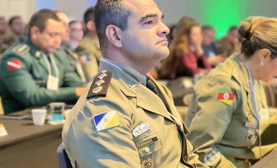 Neste ano, o evento conta com a participação de policiais e representantes de 20 estados brasileiros, do Distrito Federal, de 14 países e da Organização dos Estados Americanos (OEA).