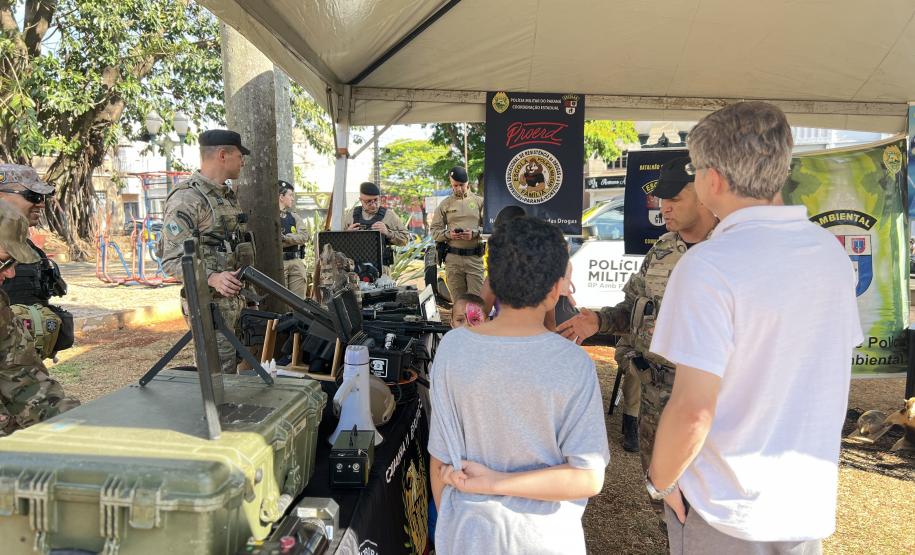A Polícia Militar participa de maneira estratégica, empregando seu efetivo e unidades especializadas