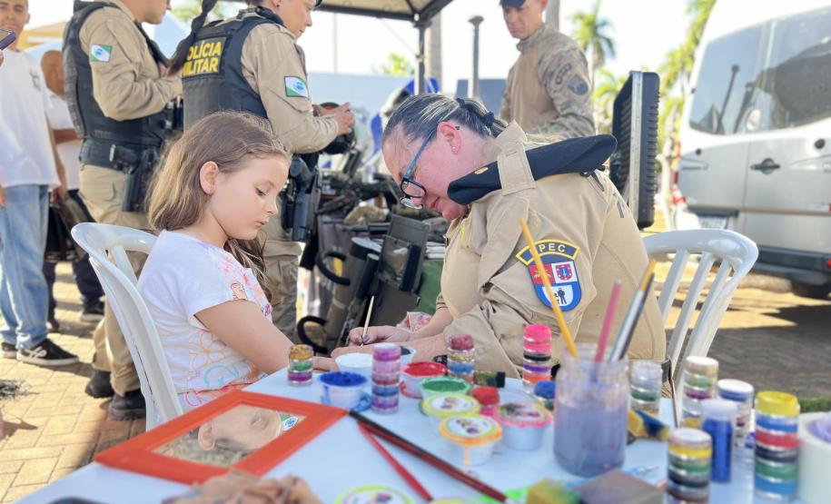 A Polícia Militar participa de maneira estratégica, mobilizando efetivo local e unidades especializadas