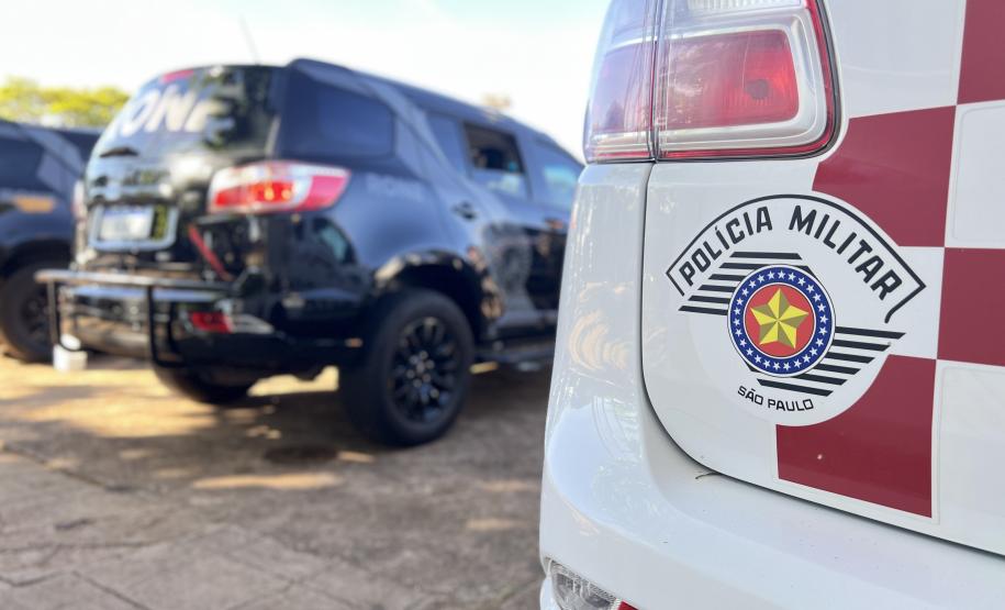 A Polícia Militar participa de maneira estratégica, mobilizando efetivo local e unidades especializadas