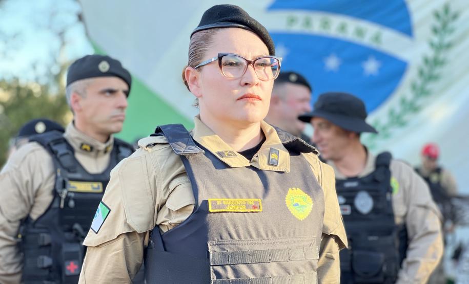 A Polícia Militar participa de maneira estratégica, mobilizando efetivo local e unidades especializadas