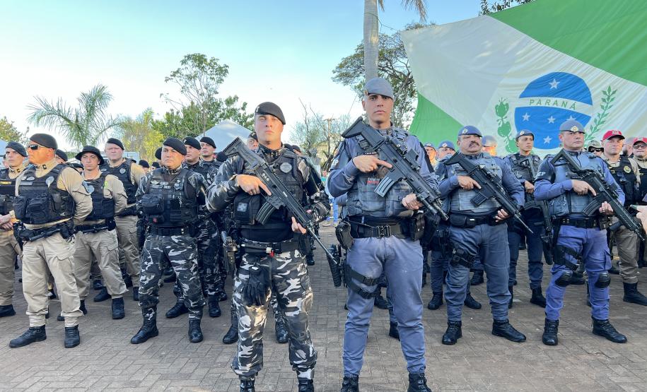 A Polícia Militar participa de maneira estratégica, mobilizando efetivo local e unidades especializadas