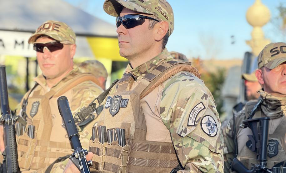 A Polícia Militar participa de maneira estratégica, mobilizando efetivo local e unidades especializadas