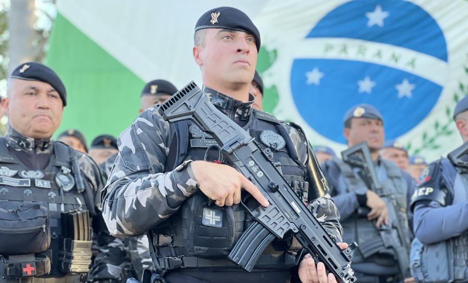 A Polícia Militar participa de maneira estratégica, mobilizando efetivo local e unidades especializadas