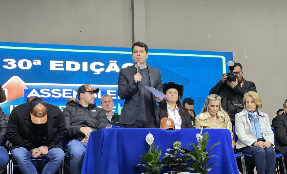 A Polícia Militar do Paraná também participa ativamente da feira, garantindo a segurança de todos os visitantes e mantendo um estande de exposição