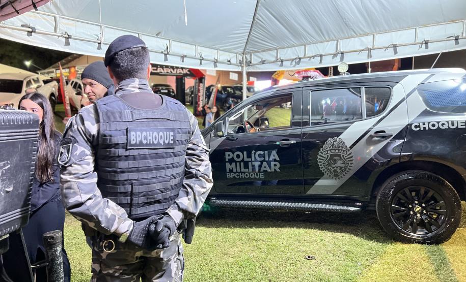 A Polícia Militar do Paraná também participa ativamente da feira, garantindo a segurança de todos os visitantes e mantendo um estande de exposição