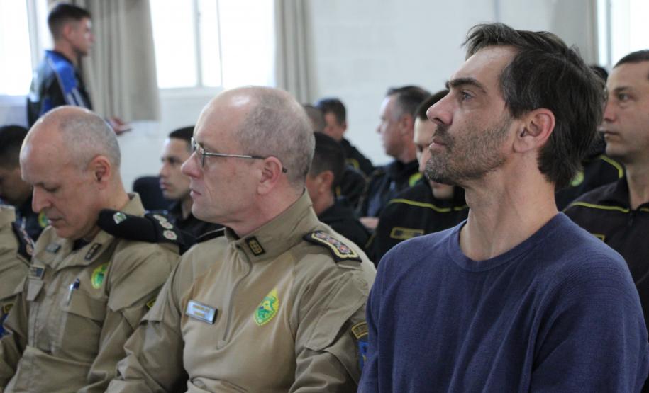 PMPR realiza torneio de vôlei com presença de atleta campeão pela seleção brasileira