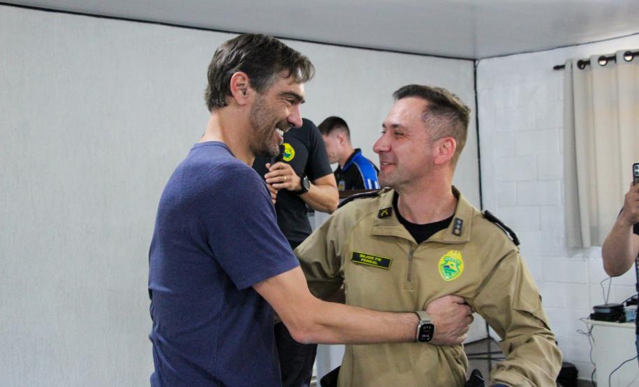 PMPR realiza torneio de vôlei com presença de atleta campeão pela seleção brasileira