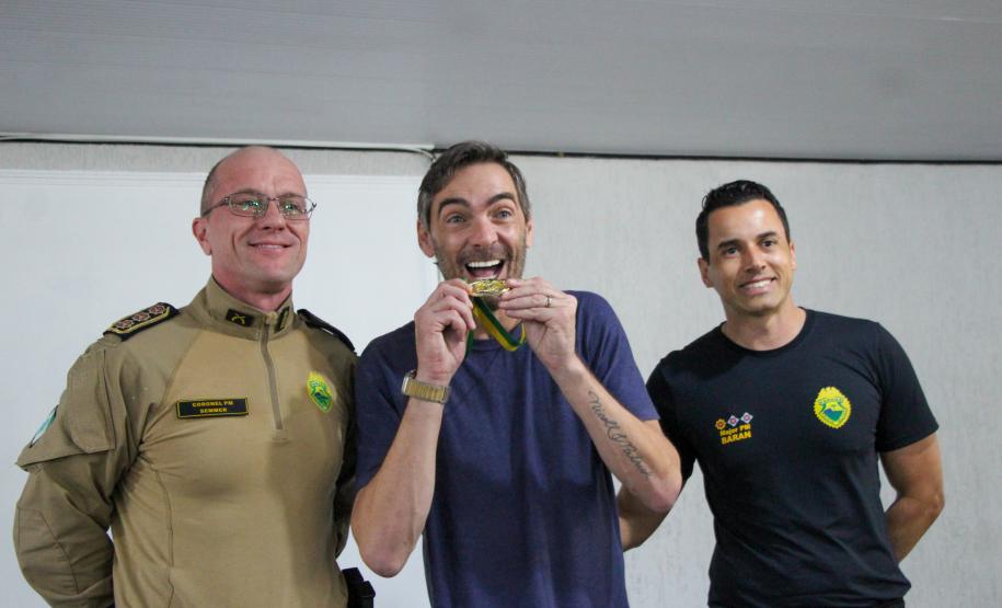 PMPR realiza torneio de vôlei com presença de atleta campeão pela seleção brasileira