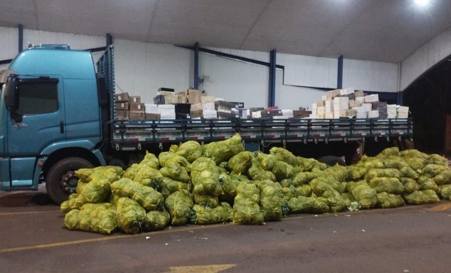 Polícia Militar do Paraná apreende caminhão carregado com mercadorias ilegais na zona rural de Pranchita