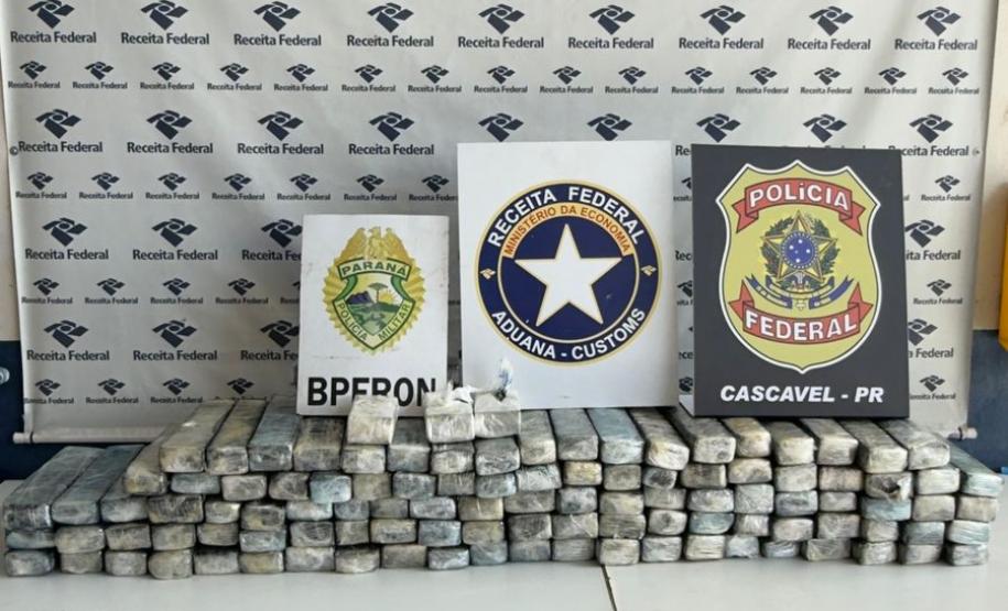 Em ação conjunta, PMPR apreende um menor, um veículo e maconha em Toledo