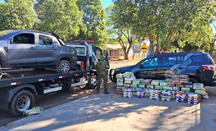PMPR apreende veículo carregado de maconha em Tapira