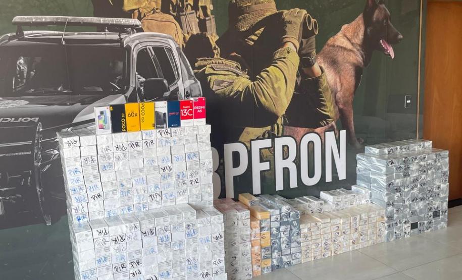 PMPR apreende veículo carregado com mais de mil celulares em Perobal
