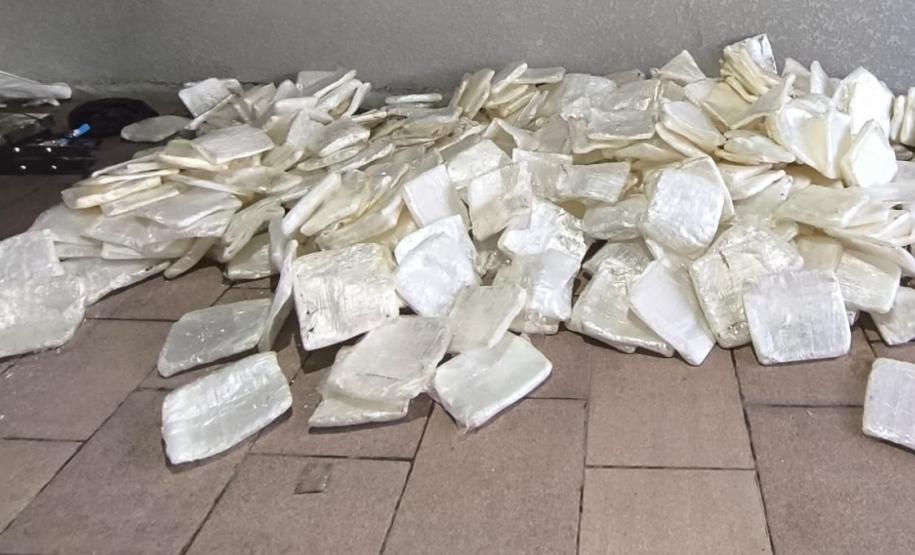 Polícia Militar do Paraná prende homem e apreende quase uma tonelada e meia de cocaína em São José dos Pinhais