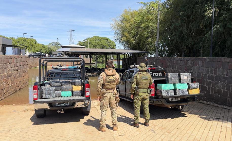 Polícia Militar do Paraná prende dois homens que carregavam maconha em embarcação, no oeste do estado