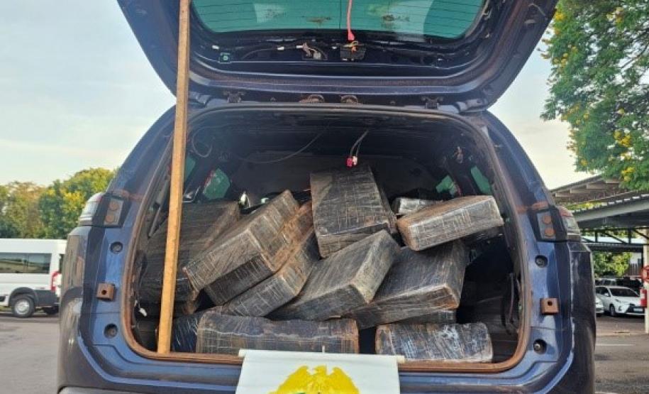Polícia Militar do Paraná apreende 735 quilos de maconha e recupera veículo furtado em rodovia, no oeste do estado
