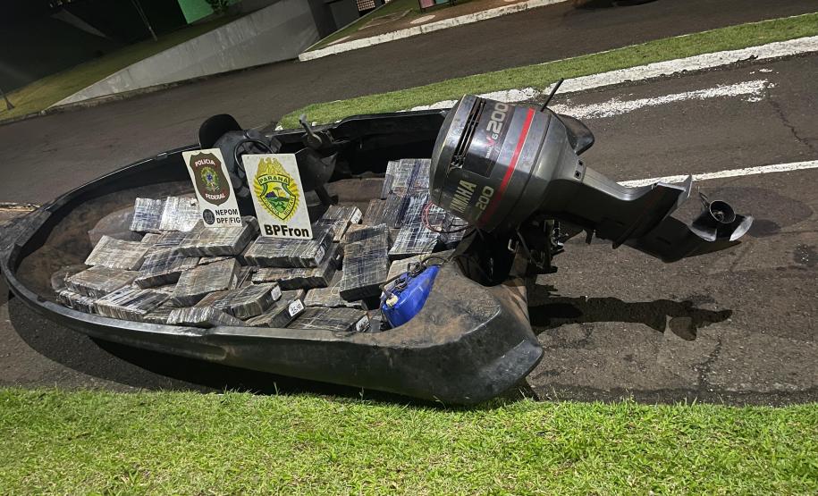 PMPR apreende embarcação com 937 quilos de maconha em Santa Helena