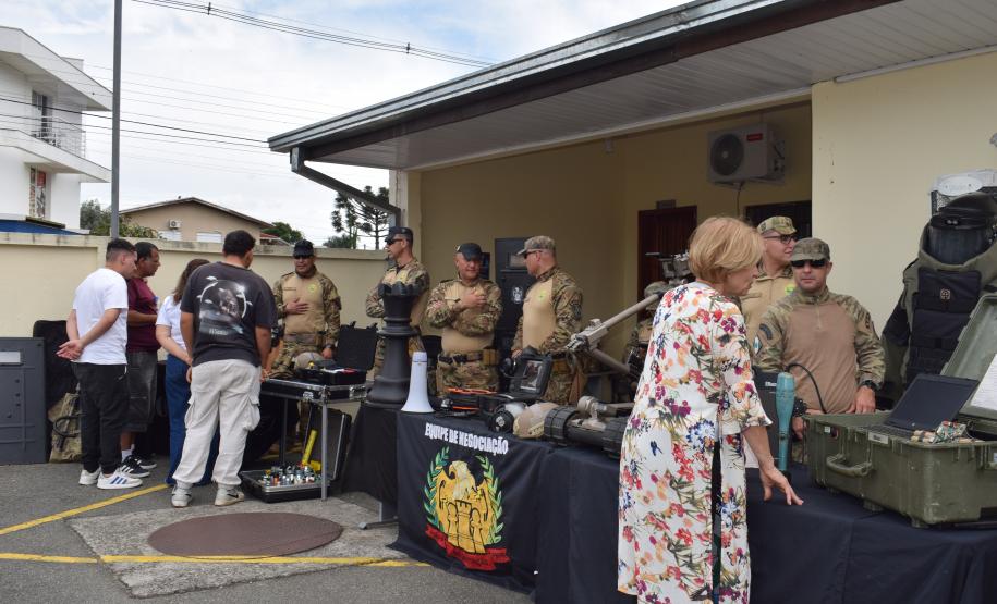 Quartéis da PMPR recebem comunidade em tarde de integração e proximidade