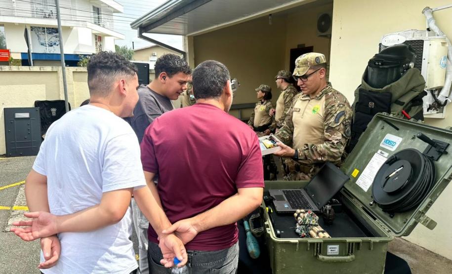 Quartéis da PMPR recebem comunidade em tarde de integração e proximidade