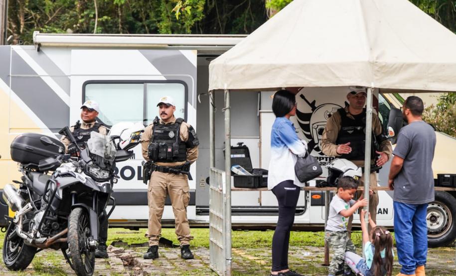 Quartéis da PMPR recebem comunidade em tarde de integração e proximidade