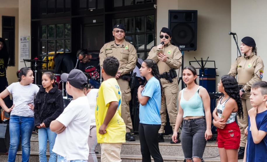 Quartéis da PMPR recebem comunidade em tarde de integração e proximidade