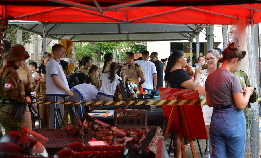 Quartéis da PMPR recebem comunidade em tarde de integração e proximidade