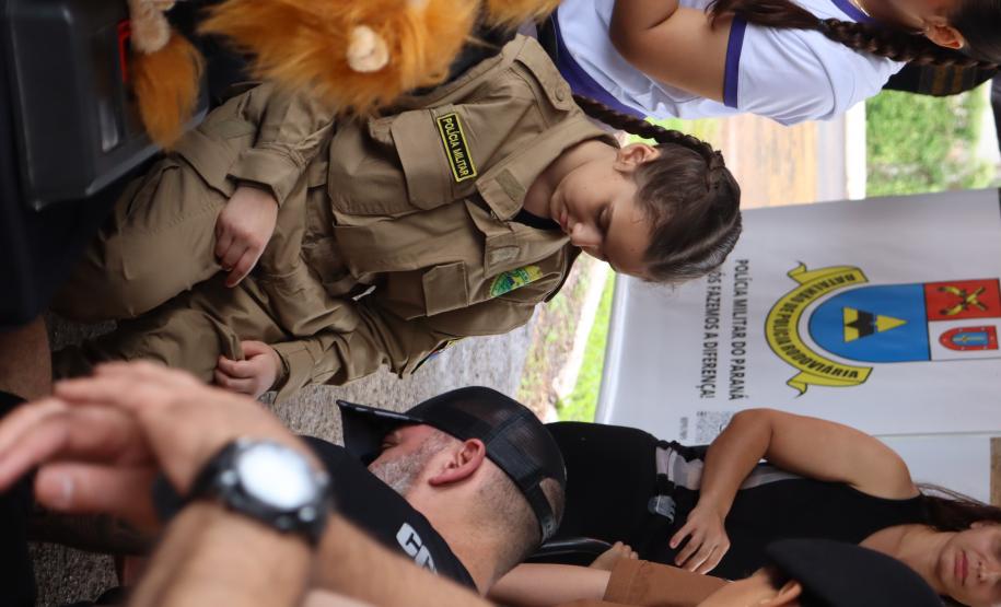 Quartéis da PMPR recebem comunidade em tarde de integração e proximidade