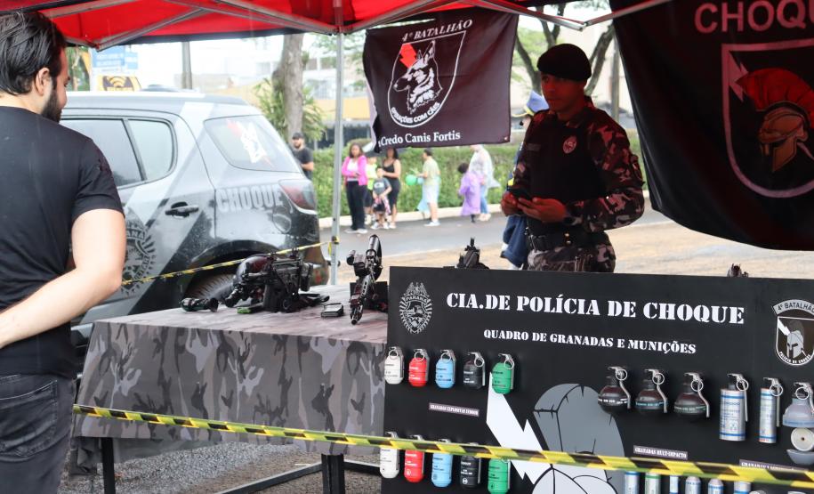 Quartéis da PMPR recebem comunidade em tarde de integração e proximidade