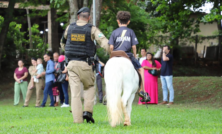 Quartéis da PMPR recebem comunidade em tarde de integração e proximidade