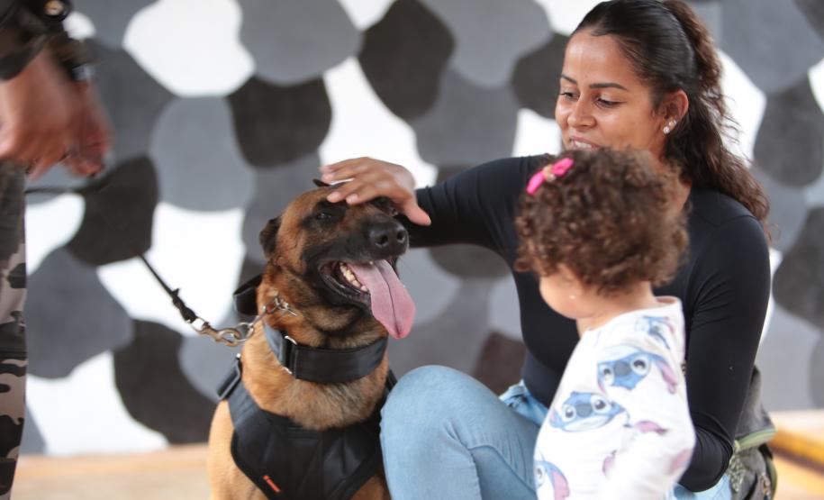 Quartéis da PMPR recebem comunidade em tarde de integração e proximidade