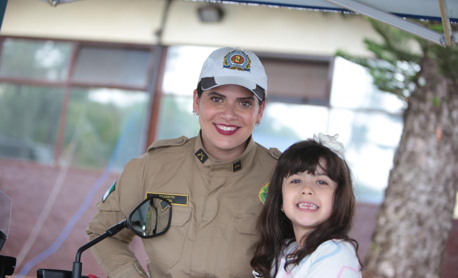 Quartéis da PMPR recebem comunidade em tarde de integração e proximidade