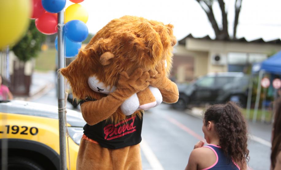 Quartéis da PMPR recebem comunidade em tarde de integração e proximidade