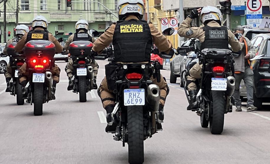 A Polícia Militar lembra que o artigo 165 do CTB prevê penalidades severas para quem dirige sob efeito de álcool ou substância psicoativa, incluindo multa gravíssima, suspensão do direito de dirigir e retenção do veículo, conforme a legislação vigente.