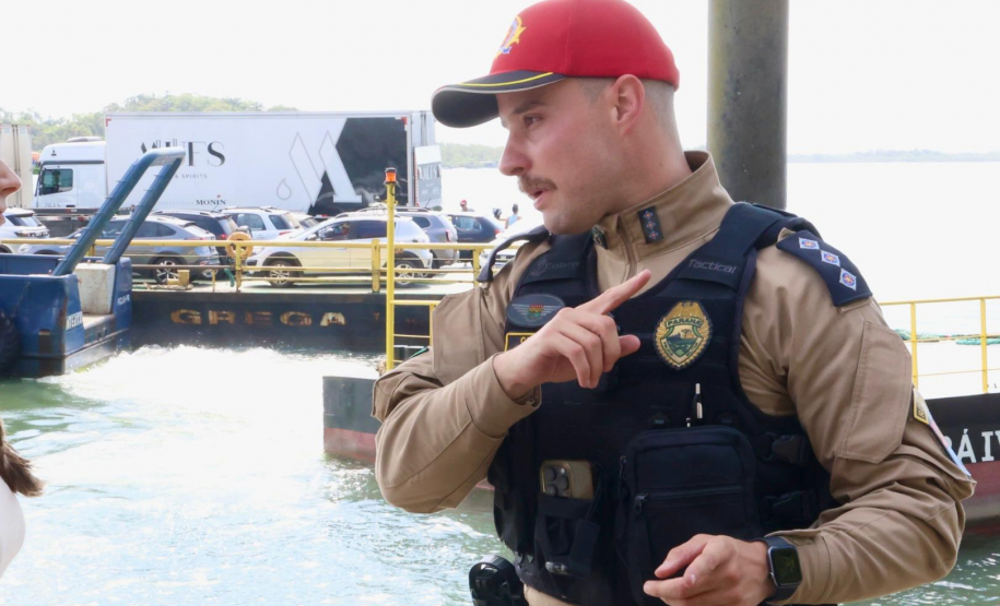 PMPR orienta motoristas a viajar em horários alternativos no acesso ao ferry boat de Guaratuba