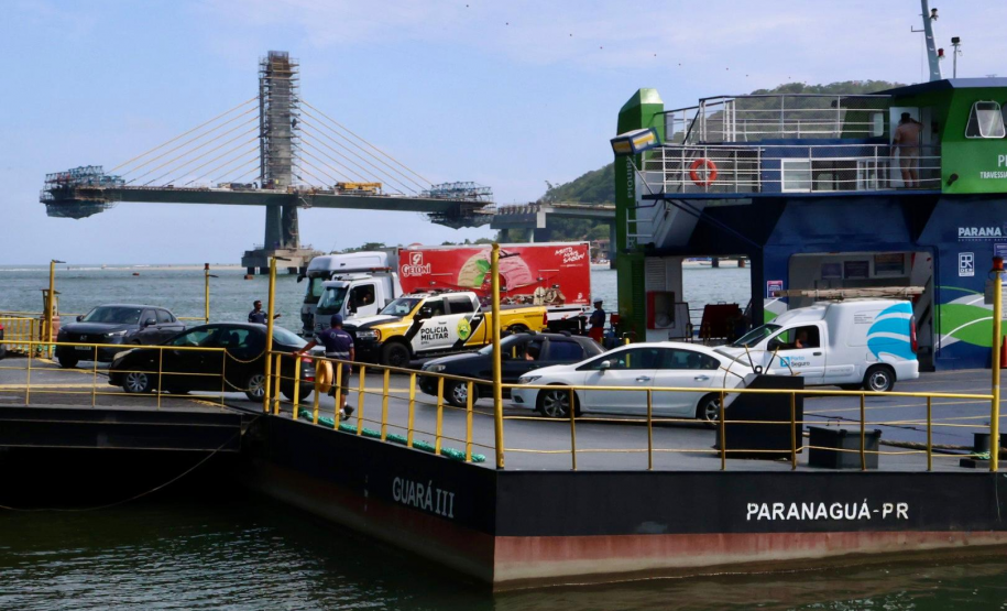 PMPR orienta motoristas a viajar em horários alternativos no acesso ao ferry boat de Guaratuba