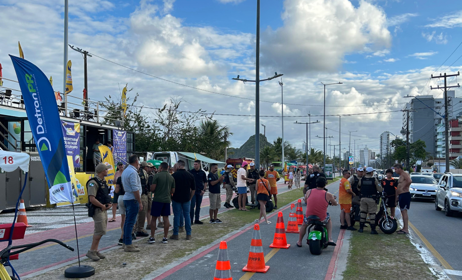 Comandante-Geral da PMPR e SESP acompanham blitz educativa de trânsito em Caiobá