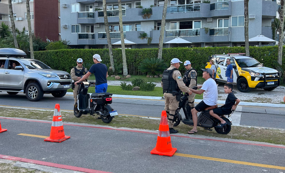 Comandante-Geral da PMPR e SESP acompanham blitz educativa de trânsito em Caiobá
