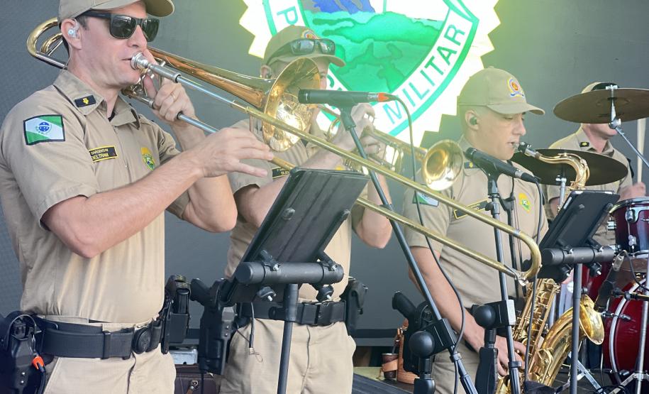 O espetáculo aconteceu no Palco Sunset, instalado no Morro do Cristo