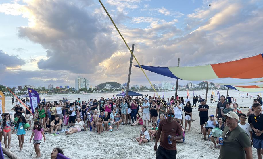 O espetáculo aconteceu no Palco Sunset, instalado no Morro do Cristo
