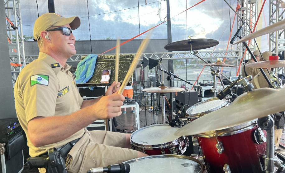 O espetáculo aconteceu no Palco Sunset, instalado no Morro do Cristo