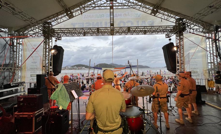 O espetáculo aconteceu no Palco Sunset, instalado no Morro do Cristo