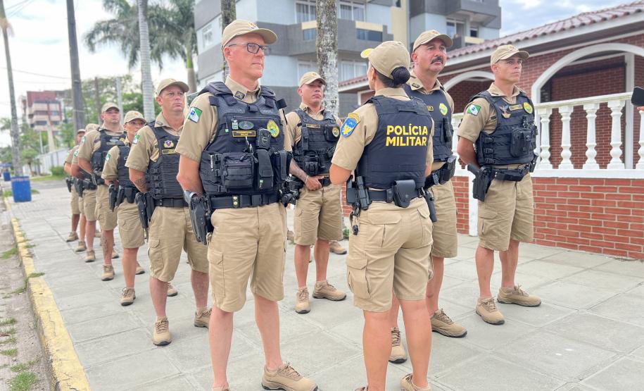 Mesmo com a chuva que caiu durante parte da apresentação, o público permaneceu no local